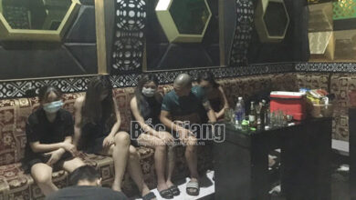 Photo of Bắc Giang: Bất chấp quy định cấm, karaoke vẫn mở cửa, 8 khách hát dương tính với ‘mai thúy’
