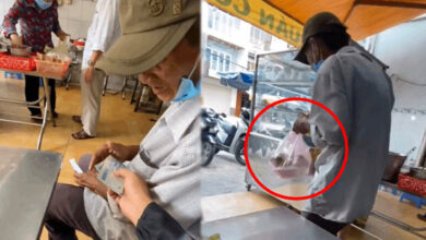 Photo of Người đàn ông nuôi mẹ bị mù, được tặng cơm cũng quyết đem về cùng ăn