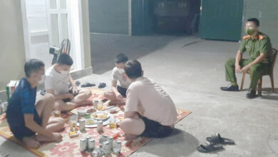 Photo of 4 thanh niên nhậu gần hết thùng bia, bị đề nghị phạt 60 triệu đồng