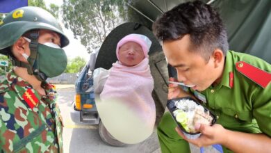 Photo of Lời kể của 2 chiến sĩ trẻ giúp người phụ nữ hạ sinh con giữa đường