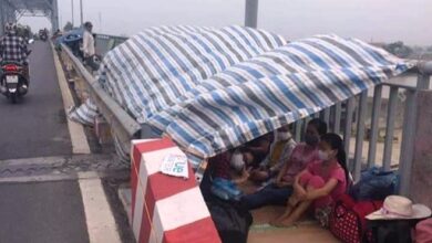 Photo of Từ Hà Nội về, nhiều người Thái Bình “mắc kẹt” dựng lều ngủ trên cầu