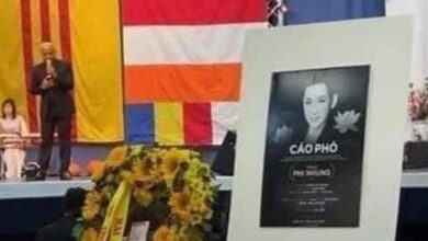 Photo of Gia đình Phi Nhung chưa thấy lên tiếng về xuất hiện cờ vàng 3 sọc trong buổi tang lễ lan truyền trên mạng?